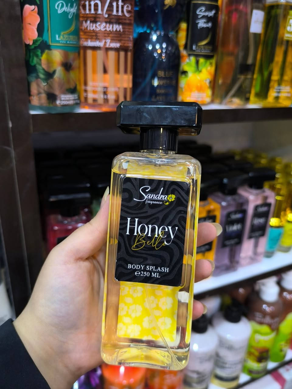 ✨ بخاخ جسم (بادي سبلاش) Honey Belle من Sandra Fragrance ✨

سبلاش جسم بمختلف الروائح الثابتة و الساحرة 

للطلب والاستفسار مراسلة الصفحة 
واتساب ***********

عنوان بغداد سوق الشرطة الخامسة قصيرة ام أحمد وأبو أحمد مقابل فراس مولى

