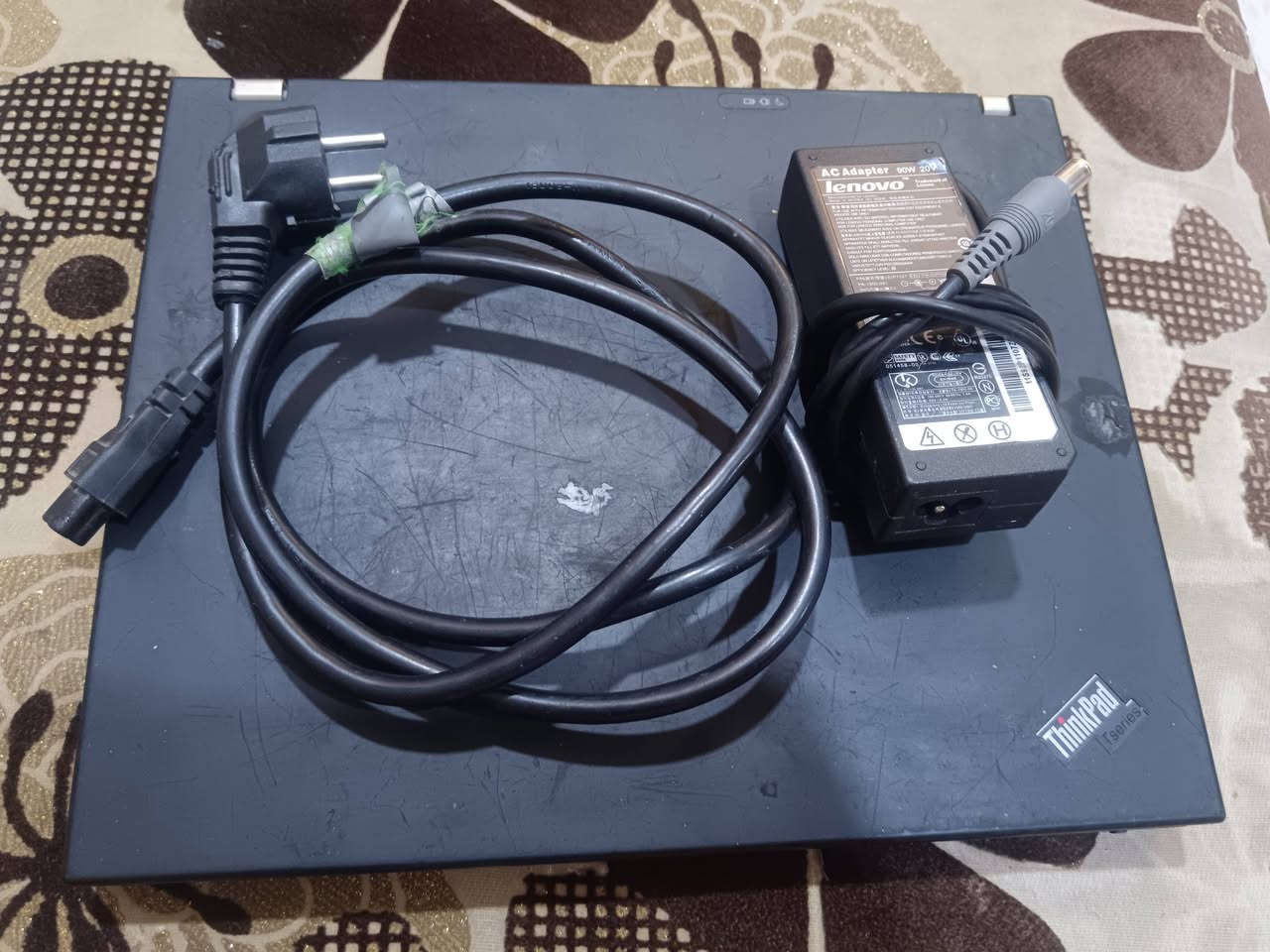 سلام عليكم لابتوب Lenovo ThinkPad T61 شغال يحتاج فقط بطاريه مكاني قضاء المدينه *********** واتساب يوجد توصيل سعر 70وبي مجال
