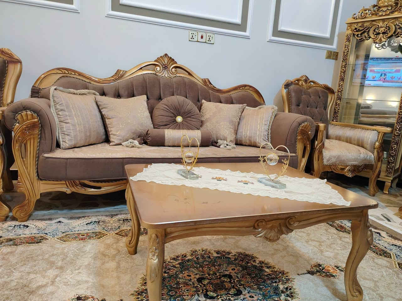 تخم زان ملكي تركي اخو الجديد 10 مقاعد مع طبله وسطيه العنوان بغداد مدينه الصدر للاستفسار خاص او الاتصال بالرقم ***********

