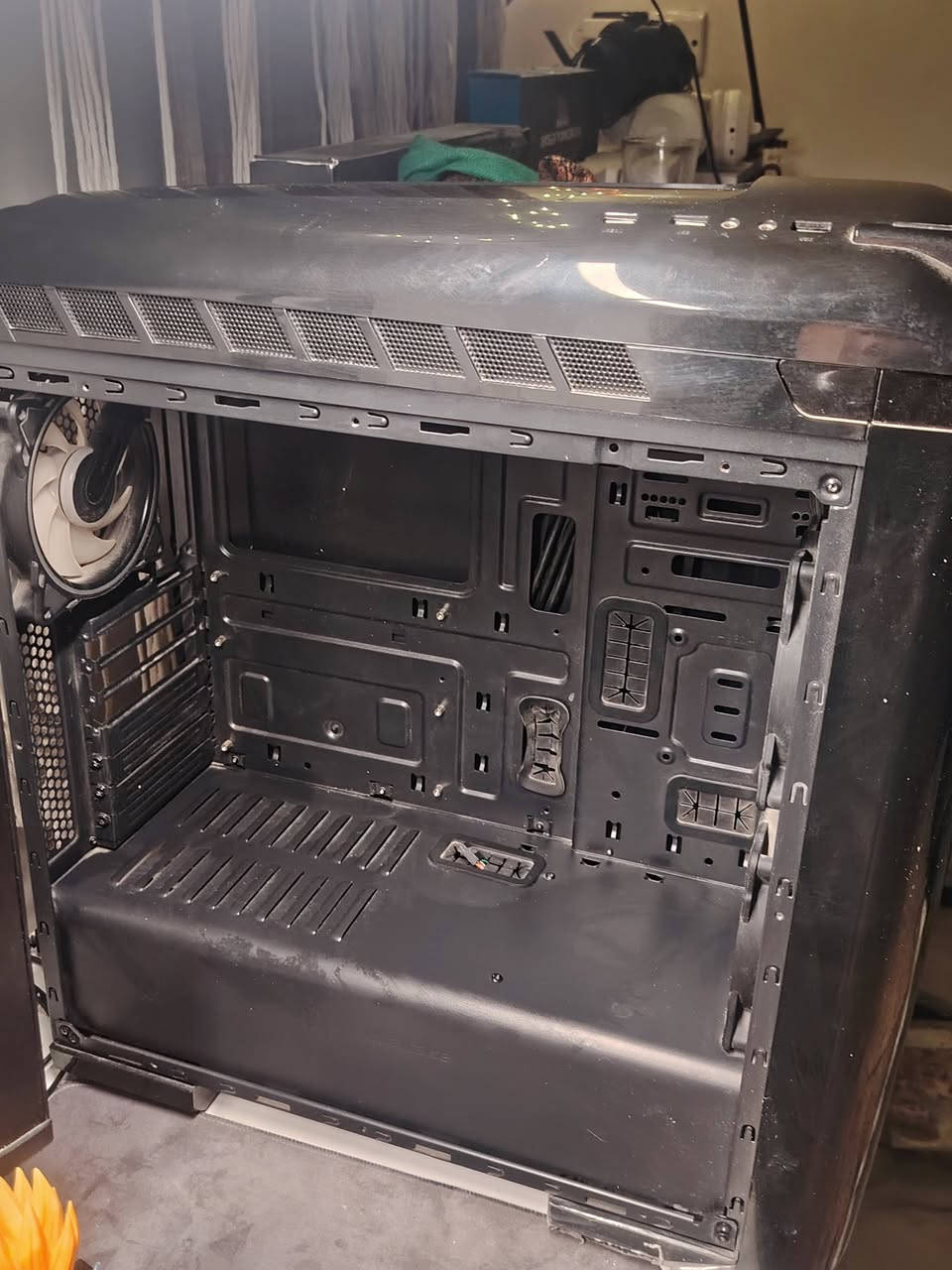 كيس Thermaltake RGBنضيف كلش نقصه فقط (جامه) مابي اي كسر مع 4 فان + هاب
سعره 50 مكاني كربلاء ***********
