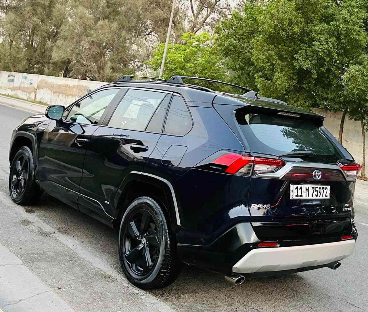 راف فور xse 2021 هايبرد
لون نيلي 
فول مواصفات السيارة 
ماشيه 41.000mi
السياره كلش نضيفه وبالواقع احلى
السياره حادثها قبق جنطه وجاملغ امامي مسرقه نصبغن
وصار بيها بالعراق جاملغ خلفي 
السعر 20.800 وبيها مجال للطيبين
مكان السياره بغداد العامريه نهاية شارع المنضمه
للاستفسار 
***********
