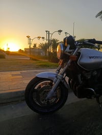 سيبي فور CB400 جيل ثاني هايبر فتك لون رصاصي 🩶 موديل 2002 الدراجة ماشية...
