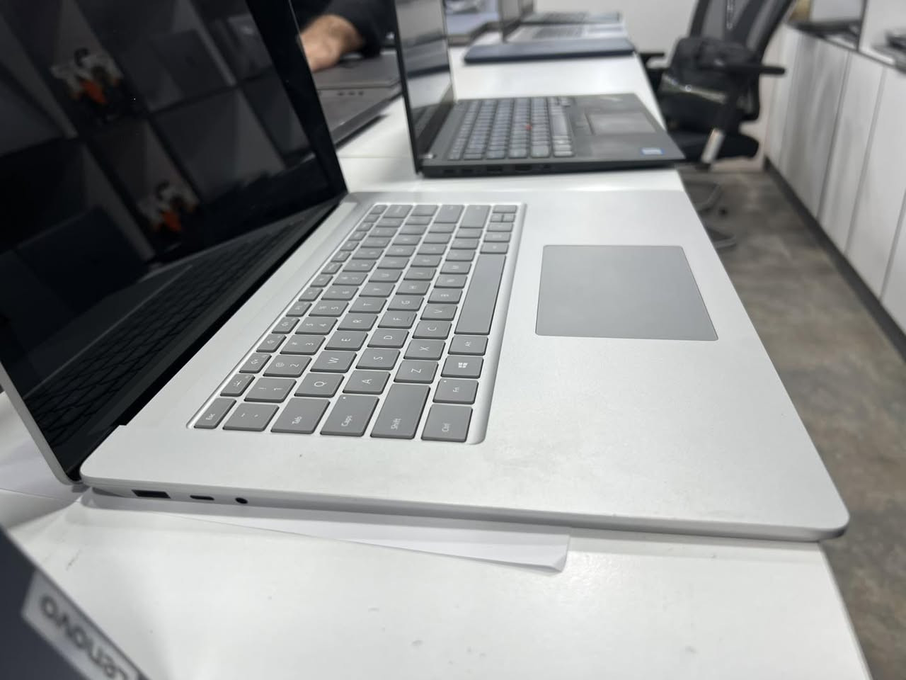 سرفيس لابتوب 4 • i7 جيل 11 • رام 16GB