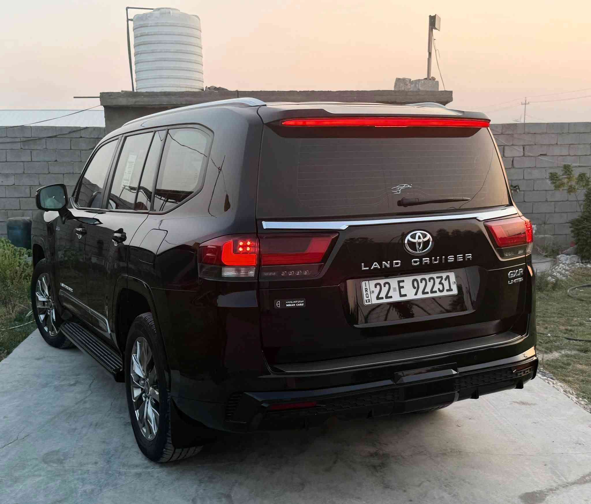 ﷽
بسعر مناااااااسب جداً 

� لاندكروز بلاك ادشن 2024 GXR -Limited 🌟
شركة ساز   ام الضمان 
بلاك ادشن اصل مو تلزيك
فول موصفات 
1. فتحه سقف 
2. كامرات 4 
3. رادارات 
4. حساسات 360 درجه 
5. صندوق كهرباء 
6. شاشات عدد 3 
7. كشنات كهرباء 
8. شاحن لاسلكي 
9. ثلاجه 
10. نظام فور ويل 
11. كشنات تبريد 
12. محرك 6 سلندر 4000 تنفس طبيعي 
13. جديدة وحلوه ومال جناي 
14. رقم ربيل بسمي تحويل مباشر 
15. كفاله عامة من جميع النواحي 
16. بعدها بحالة الوكالة 
• نظام تحكم منفصل بالتبريد للمقاعد الخلفية
 • شاشة وسطية كبيرة ونظام صوت فاخر
 • فتحات USB، بلوتوث، أنظمة أمان حديثة
🔹 الحالة:
✨ سيارة للذوّاقين فقط 
🚗 السيارة  ختم بلاك بكل مكان                         

عداد ١٤ الف 

لاستفسار الاتصال ع الارقام التالية 📲📲

‏***********
‏  

تحياتي لجميع***********
