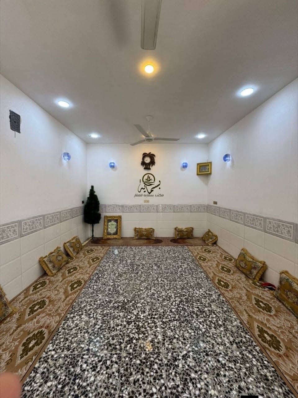البيت للبيع المساحه 200متر العنوان الغليس الجنابات بناء حديث 2025 التواصل على الرقم ***********

نص مكتوب في الصور:
- مكتب سماين
- مكتب سماين للعقار
- مكتب سمايت للعقار
- مكتب بسمانية للعقار