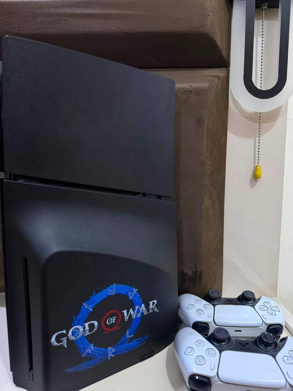 سلام عليكم

بلي فايف سلم نسخة God of War Ragnarök الخاصة، الكفر الطافي، نضافة 100%.

جوستكين أصلي (2)+ قاعدة LED RGB حاملة أقراص وشاحنة جوستكات وتبريد.

الألعاب داخل الحساب:

1. Overwatch
2. Resident Evil 4 Remake
3. Resident Evil 7
4. Modern Warfare 3
5. Modern Warfare 2
6. Battlefield 6
7. Silent Hill
8. Resident Evil 2

ويجي ويا قرصين:
FC25
LEGO

السعر: 850 ألف
المكان: بغداد
***********

