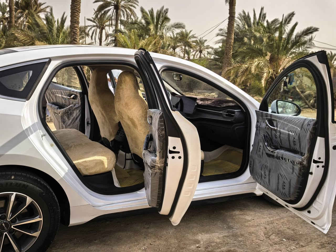 سلام عليكم شباب بيع مستعجل واسمع التفاصيل 
 بي واي دي ديسترويركفالة لون ابيض رقم مثنى مداور بنفس اليوم  موديل 2025 مفروشة ارضيتها وسبيرمشتريلها  وشاحن بدون ايرث ام ال16انبير بورقتين 
سيارة رايدها ب19.00.0000مليون عراقي 
علما ماشية 18الف قابل للزيادة مكاني السماوة الوركاء   وهذا رقمي *********** وهذي صورها وتجيني وتفحص وتچيك وتقتنع واتاكد يلة تدفع فلوس 
وماكو اليوم بالسوك بهل سعر وبهيج نضافة 
واكثر من هيج دلال ماكو لان محتاج فلوس كاش وبالعافية على الي ياخذها من خاطر طيب
