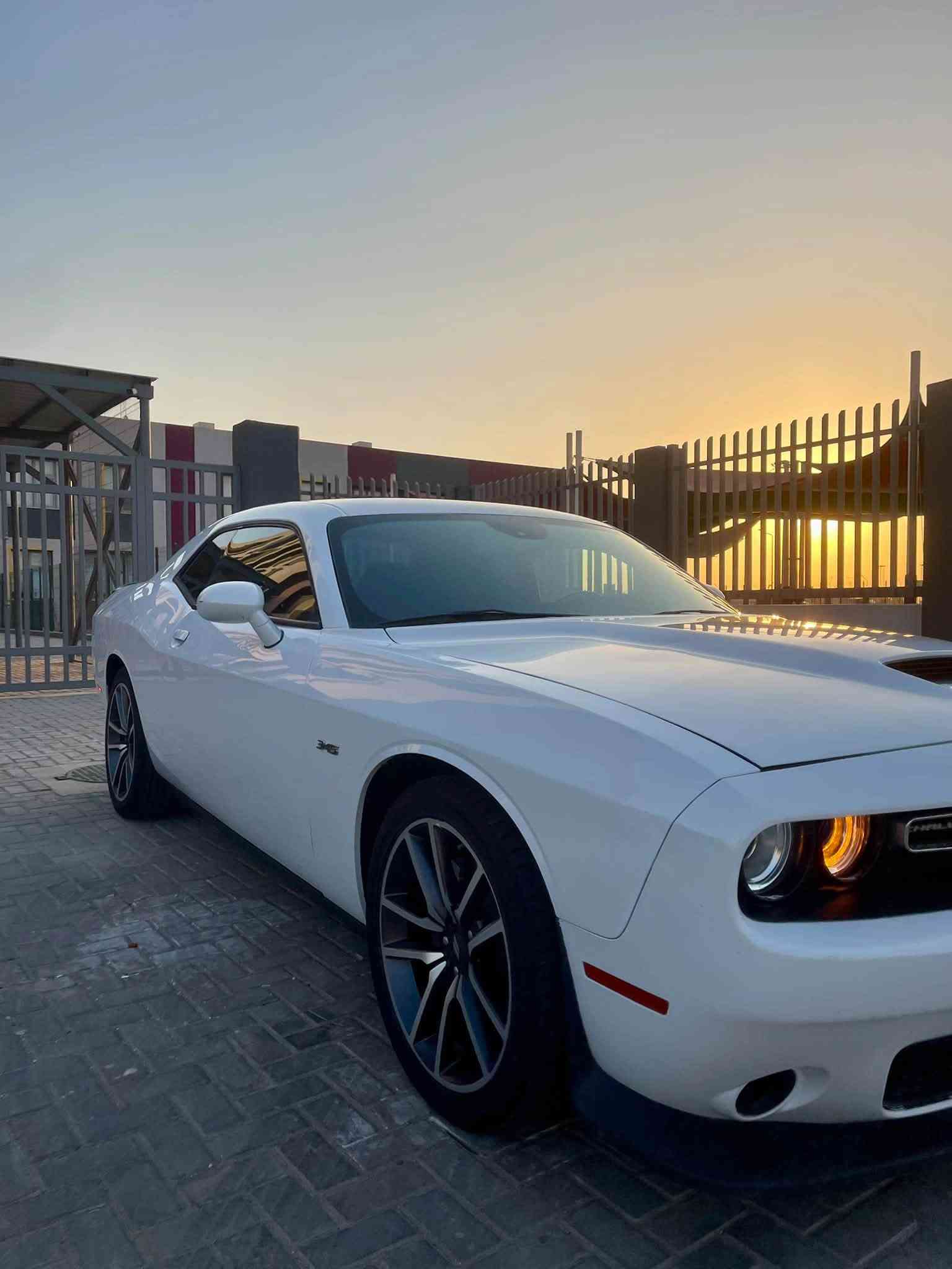 � للبيع دوج تشالنجر R/T HEMI موديل 
 موديل : 2023

🤍 اللون: أبيض
🏎️ المكينة: HEMI 5.7 R/T
📍 الرقم: بصرة
🛣️ الممشى: 43 ألف كم
⭐ Last Call اخر اصدار
✨ مواصفات وسط معروفة 

السيارة نظيفة ومرتبة وجاهزة على وضع الشركة، حادثها دعامية أمامية فقط و كصة البنيد صبغ مع بارد مكانين صغار، والسيارة ما بيها نقص.

⚠️ صور الحادث مرفقة بالمنشور

💰 السعر: 225$ قابل للتفاوض للجادين

📍 السيارة بالبصرة
☎️ *********** : للاستفسار والمعاينة
