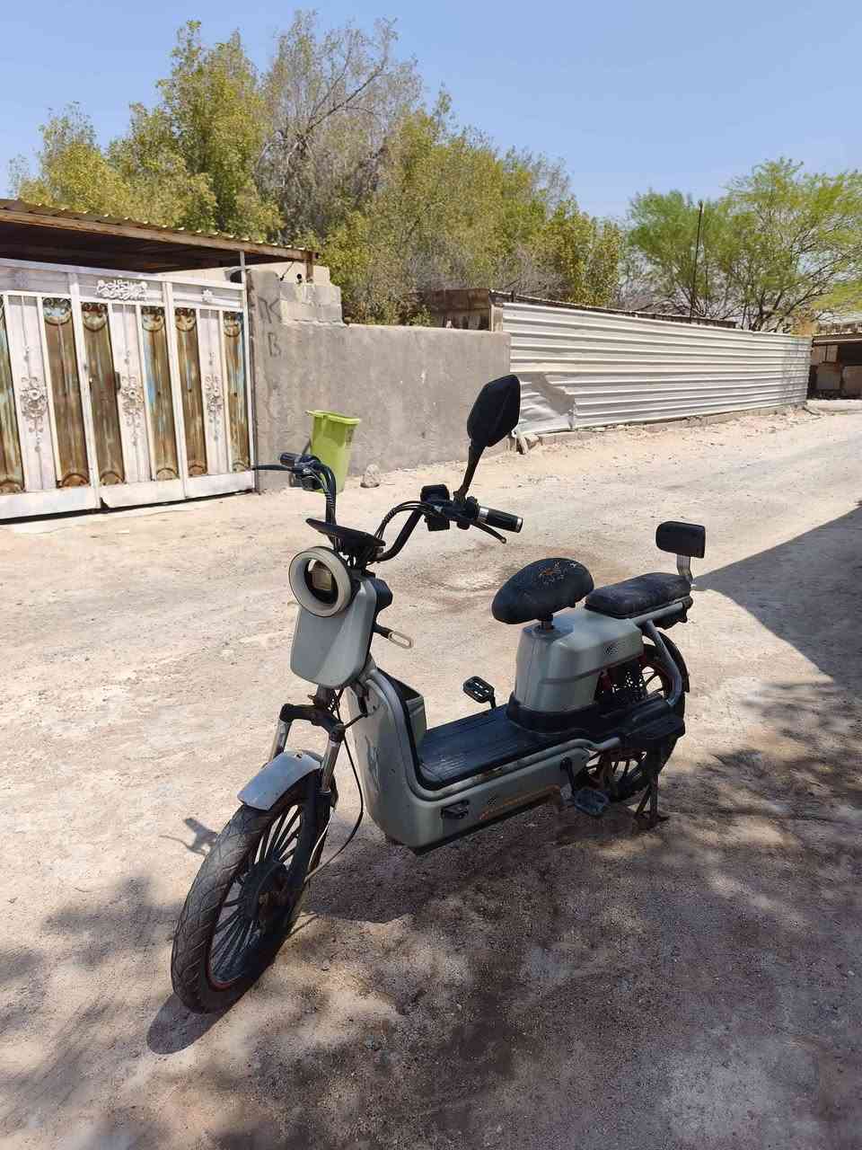 دراجه شحن R9 موديل 24 نظافتها شوف العين حلوه عوزها بطاريات فقط الباقي كلشي شغال بيها حتى تايراتها جدد شادهن 150 وبيها مجال الشراي يتصل مكاني الزبير *********** الزبير, البصرة
