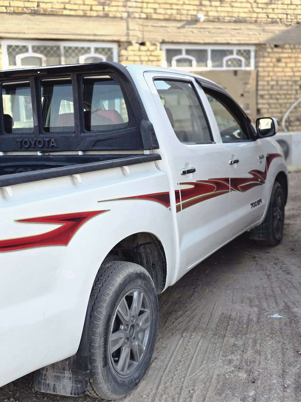 سلام عليكم للبيع بيكم موديل ٢٠١١ بيه ٣ قطع صبغ سياره مال جناي حداديه كير مكينه جديد مكان حله سعره ١٣٥ وبيه مجال 
***********
