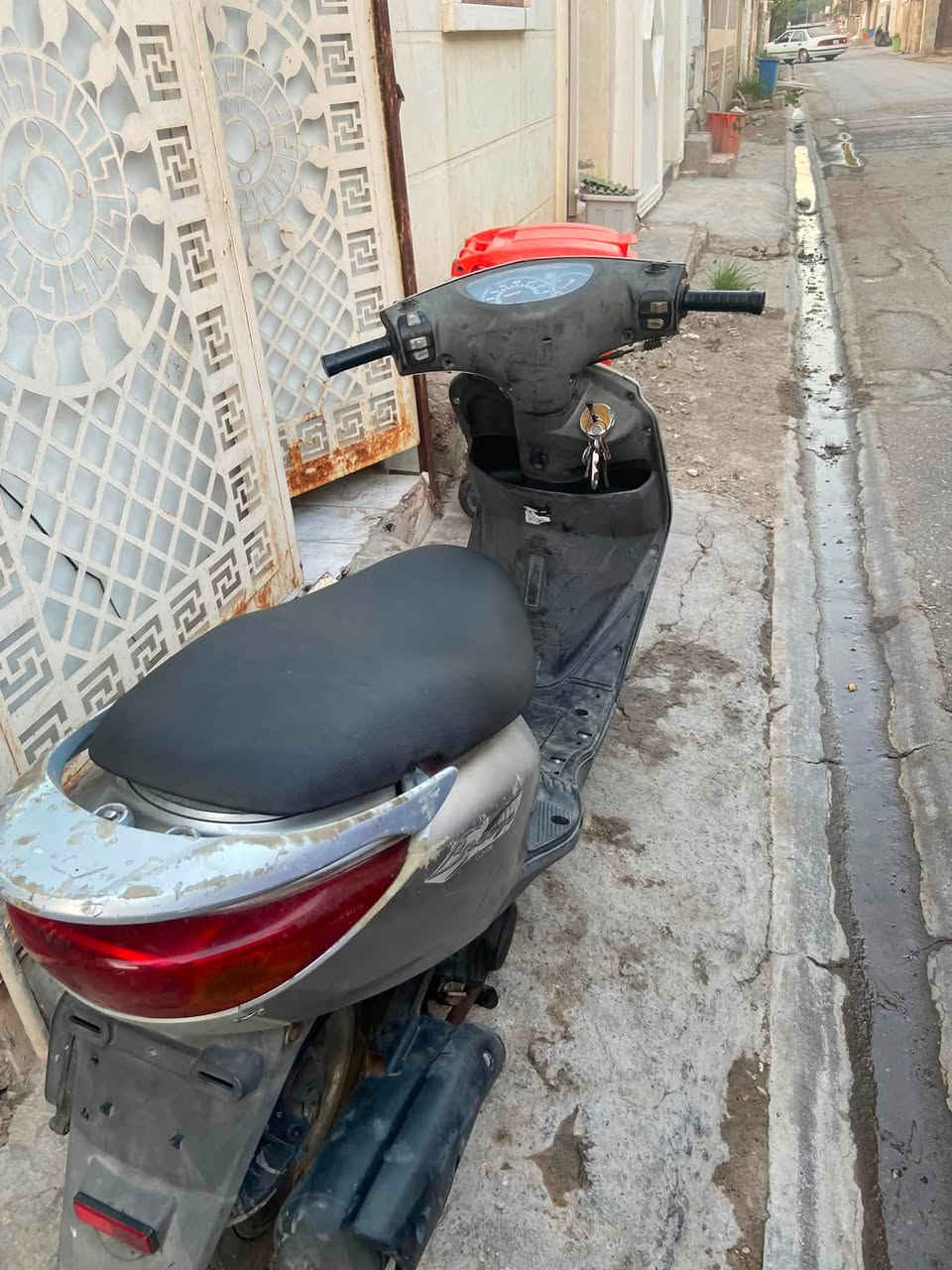 بريز كابريتر دراجة كاملة وبلادية بيهة مكينة بالجيس ناعمة حيل مينسمع صوتة شغالة سلف هندر كهربائيات كلهة شغالة بريكات دبلات كلشي كامل دراجة كفر اصلي وملحة سعرهة ٦٥٠ مكاني يم جزيرة بغداد ***********

