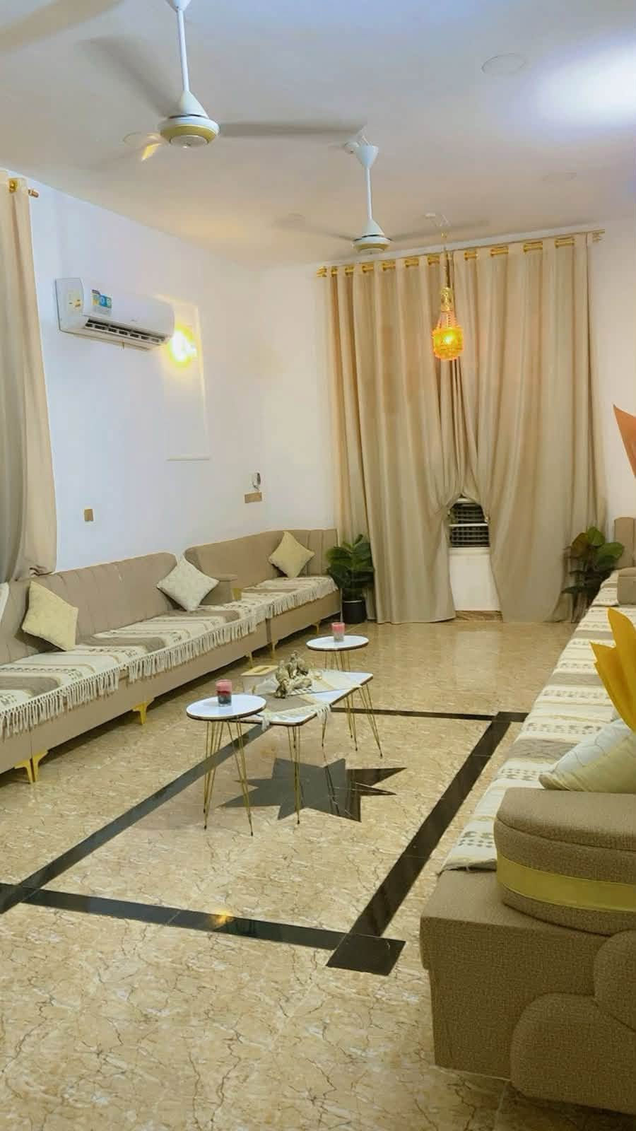 دار للبيع الموقع دور الزراعه الرابعه
البيت مساحه 225 متر طابو 25 باسم صاحب الدار 
البيت يتكون من : 
استقبال / مطبخ / صاله / غرفه عدد ثنين / مغاسل داخلي ومغاسل خارجيه / طابق ثاني فقط بيتونه وغرفه 
البناء نظيف متوفر ماء كهرباء وتبليط 
السعر 100 وبي مجال للاستفسار رقم الهاتف ***********

