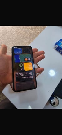 11 برو ماكس • زيتوني • فيس ايدي معطل