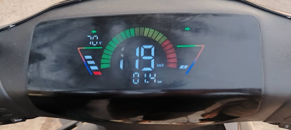 سلام عليكم
دارجه سكنس مديل 26
6بطريات32امبير
ملف 3000 W
بلوتوث صوت عالي
جديدة صارلها شهر من اشتريتها وصل موجود
سعر 900الف وبيها مجال قليل 
رقمي ***********
