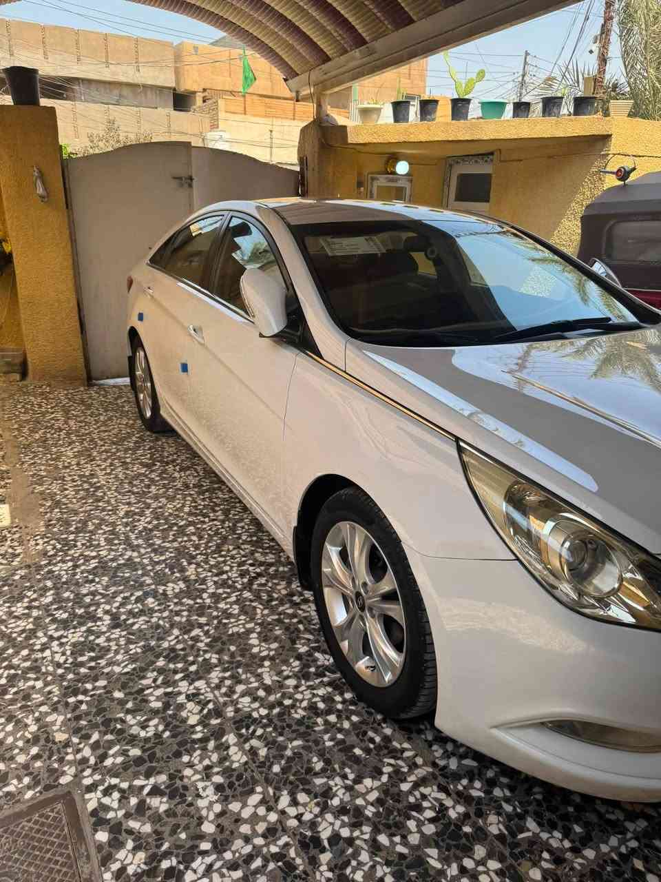 السلام عليكم 
سيارة سوناتا موديل 2012 خليجي السيارة مكفولة من الصبغ والتبديل والضربة محركها 2400 دوش كير مكينة تخم تاير وصدر وتبريد مكفول 
مواصفات الشركة مري شفط تحكم ستيرن قطعتين تبريد استخدام شخصي ماشية 110 مكاني بغداد البلديات ***********
