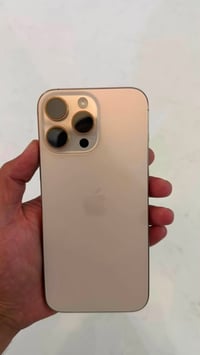 iPhone 16 Pro Max Gold نضافه 100/100 بلا كارتونه   ذاكرة 256 بطارية 93...
