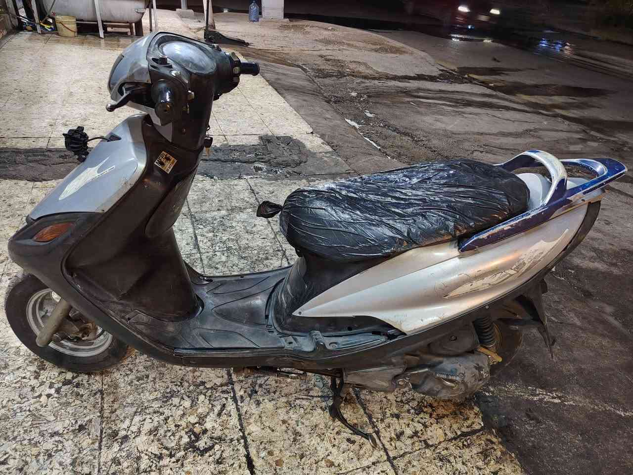 السلام عليكم للبيع دراجه ماكس 140 نضيفه كلش محرك بلاد شغاله سلف السعر 350 العنوان بغدد ساحه عدن للأستفسار ***********
