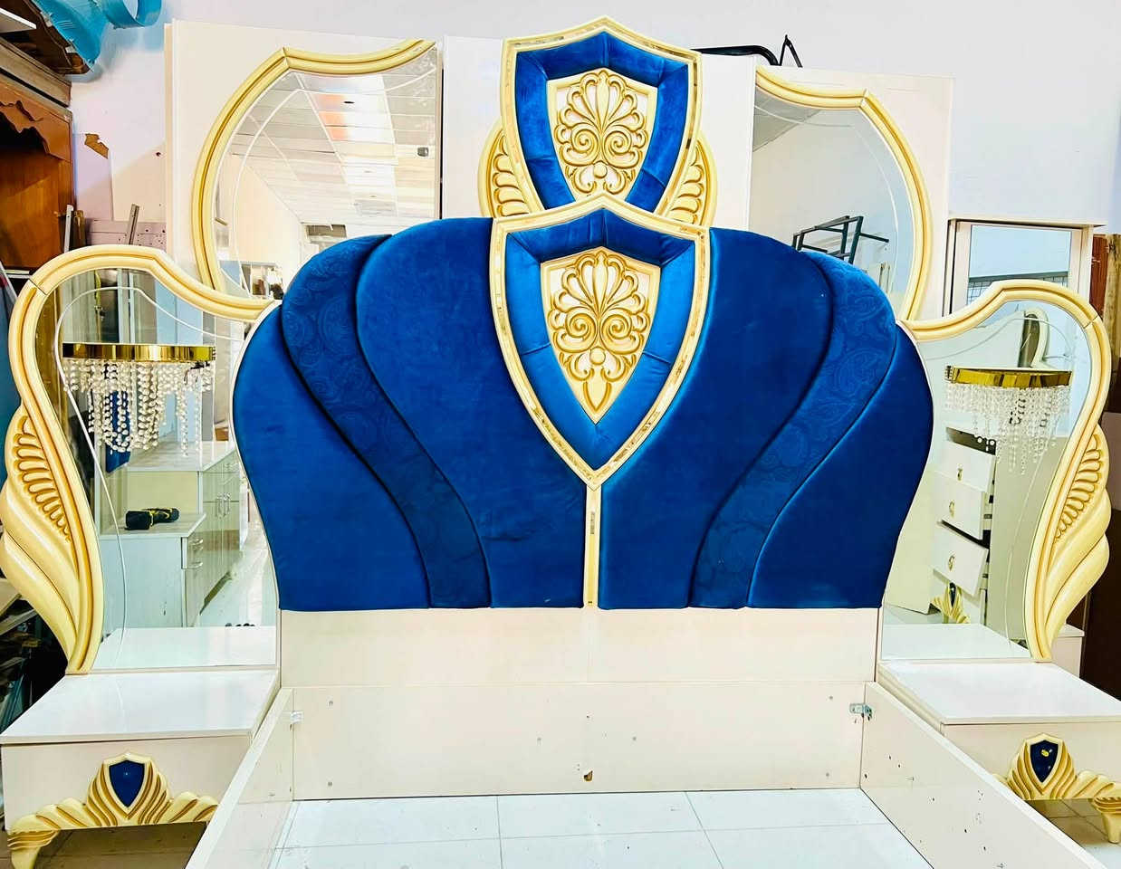 عربي كوردى #للبيع #بوفروشتن غرفه ملكي 9 قطع 
غرفه نوم ملكي وضخم خشب درجه اولى سعر ( 850)  
ژور مه له كى زور زه خم وپاك نرخ (850)
عنوان كركوك حي النصر
***********
***********
ملاحضه نشتري جميع انواع الاثاث المنزليه
چيت هه يه بو فروشتن وه ره چات
واتساب
