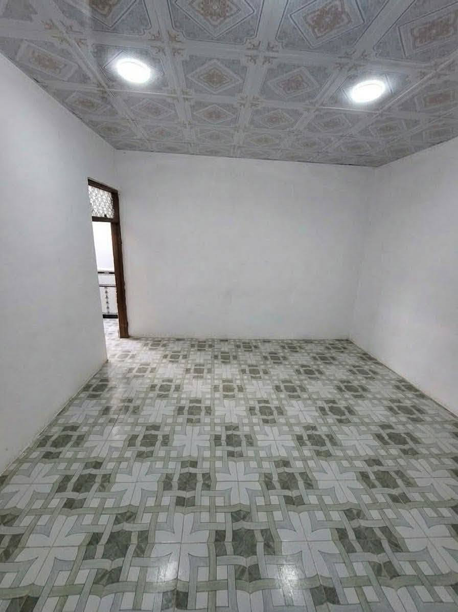 للبيع دار مساحته 100 متر
النجف - حي ميسان ـ شارع الزوار 
البناء عكاده
طابقين  
طابق الارضي يحتوي على
غرفه ومطبخ وصاله واستقبال 
وحمام داخلي وحمام خارجي 
الطابق ثاني يحتوي على
صاله ٥*٥ 
وغرفه ٤*٣.٥
السعر ٤٢ مليون وبي مجال 
للاستفسار اتصال على رقم 
‏‪***********‬
