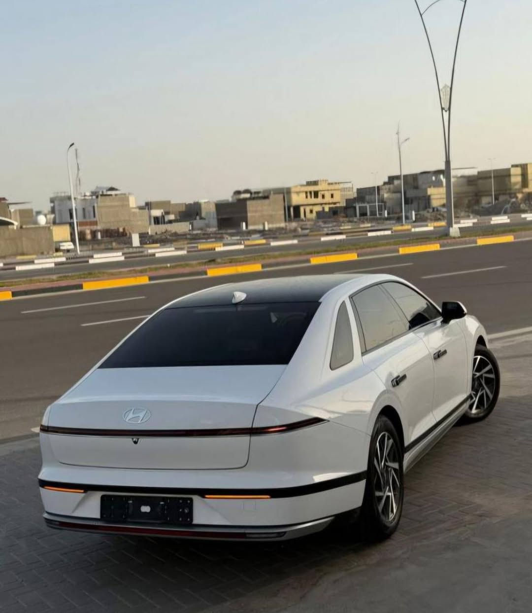 ازيرا 2023 وارد كوري رقم قادسيه حره مداور ثاني يوم سياره بيه جاملغ وبنيد صبغ بدون دواخل فول مواصفات بصمه تشغيل بصمه أبواب كشنات جلد وكهرباء حساسات تحكم استيرن جهتين بك لايت لد متصل تبريد قطعتين باقي مواصفات واضحه بلصور ومعروفة مكينه 6 سلندر مكينه كير حداديه كله جاهز بدون نقص السعر 230 وبيه مجال مكان ديوانيه ***********
