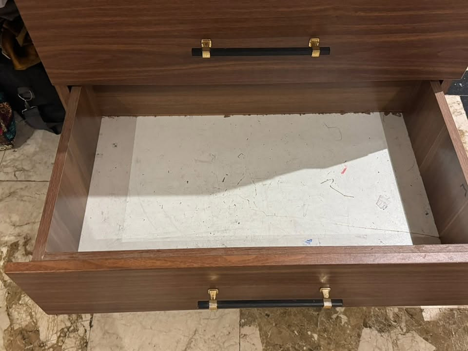 السلام عليكم مجرات للبيع mdf تفصال يحتوي على 5مجرات 
4رجلين سعره 60وبي مجال مكاني بغداد حي الجهاد ***********وبالعافيه على ياخذه
