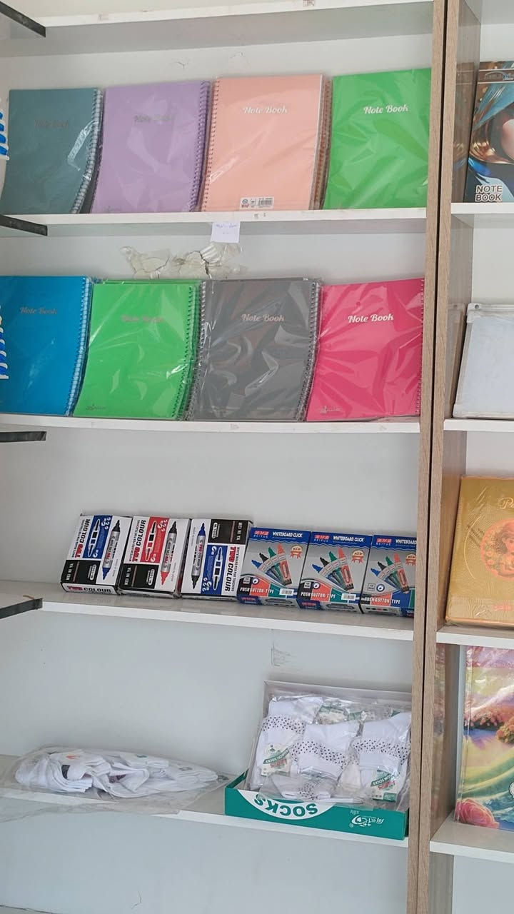 السلام عليكم مكتبه للبيع الاغراض كلها جديده العنوان كربلاء قرب مرقد الحر السعر مليونين وبيها مجال الشراي يتفضل خاص او يتصل على الرقم ***********
