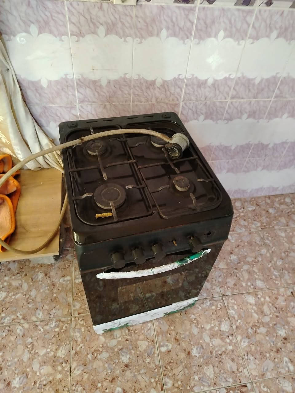 ماطور شغال جديد سعره 30  طباخ شغال ولفرن شغال اي عيب مابي سعره 40 وبي مجال لشراي رقم ***********  وتساب
