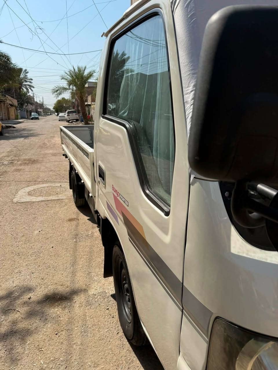 ‏سلام عليكم كيا حمل للبيع موديل 2004 صبغ فقط جمالية ما بها ضربة كل خيس ما أبيها صدر جديد امامي خلفي ومرتبه السيارة سلف***********
