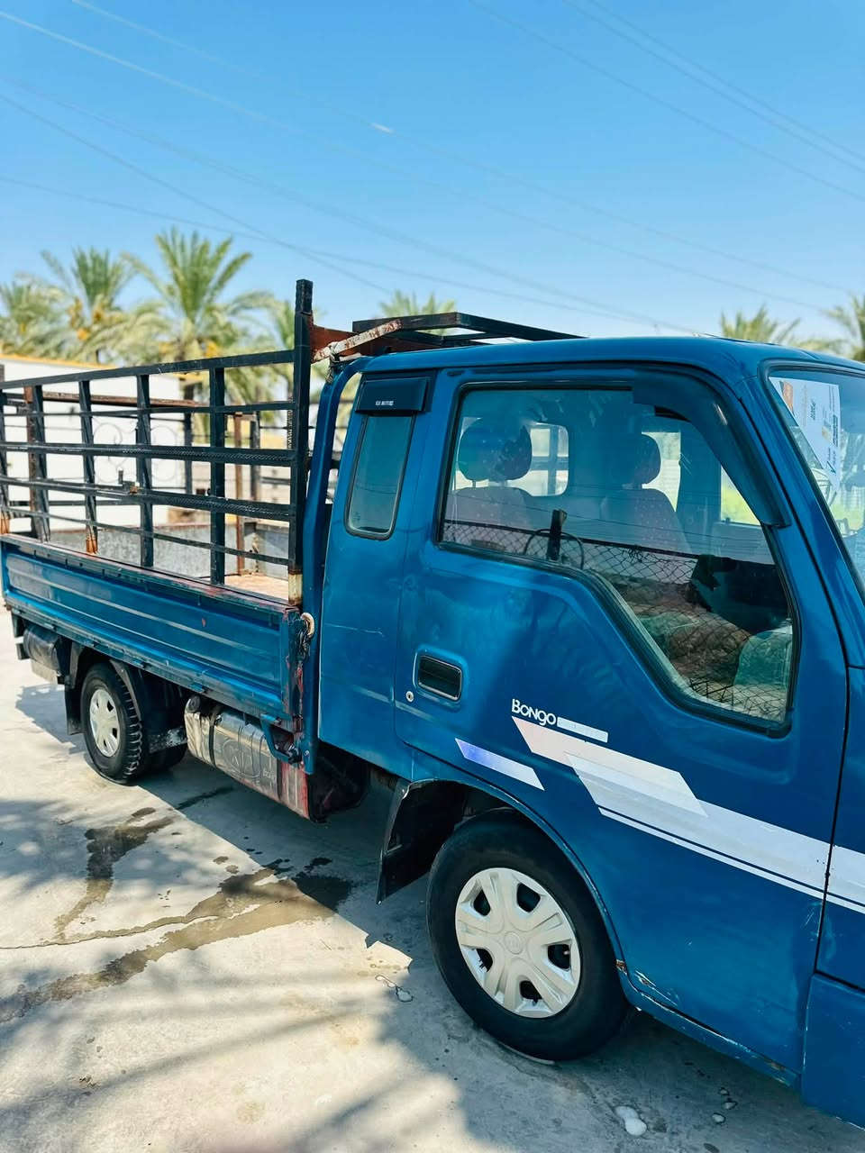 سلام عليكم
للبيع كيا حملً أم عيون 2001 بلاديه كير ومكينه وإكسل وشاصي مكفولات بدون صبغ عدا الدوسات 
تخم تاير جديد 
كهربائيات كلها شغاله 
مكان السياره بغداد الراشديه 
السعر 69  وبيها مجال 
للاستفسار خاص أو ***********
