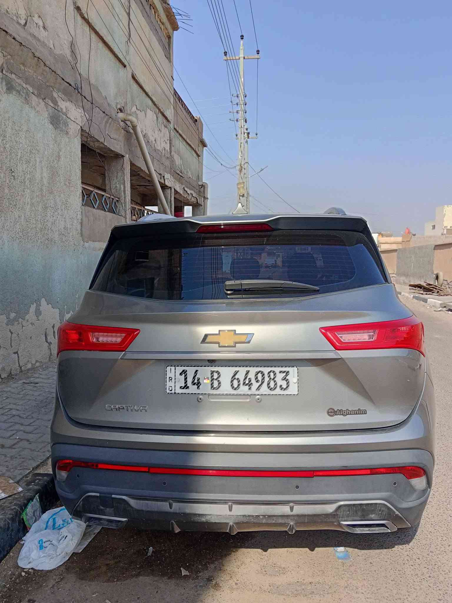 للبيع: شفروليه كابتيفا (Chevrolet Captiva)
 * الموديل: 2023 
 * اللون: رمادي / رصاصي 
 * المحرك: 4 سلندر سعة 1.5 لتر توربو (اقتصادي جداً في استهلاك البنزين)
 * ناقل الحركة : أوتوماتيك (CVT)
 * الرقم: بصره انكليزي   جاهزة للتحويل
 * إضاءة LED أمامية ونهارية 
 * شاشة لمس داخلية كبيرة تدعم Apple CarPlay و Android Auto.
 * كاميرا خلفية وحساسات للمساعدة على الركن.
 * مثبت سرعة (Cruise Control) وتحكم كامل من الاستيرن
 * نظام مكيف ممتاز مع فتحات تكييف خلفية.
 * أنظمة أمان متكاملة  ABS، نظام نظام الثبات الإلكتروني وايرباكات

حالة السيارة:
 * السيارة بحالة جيده جداً 
 * البدي ونظافة السيارة ممتازة كما موضح بالصور.
السعر: [ 140] وبيها مجال
للتواصل  *********** الرقم الثاني ***********
مكان السياره البصره
