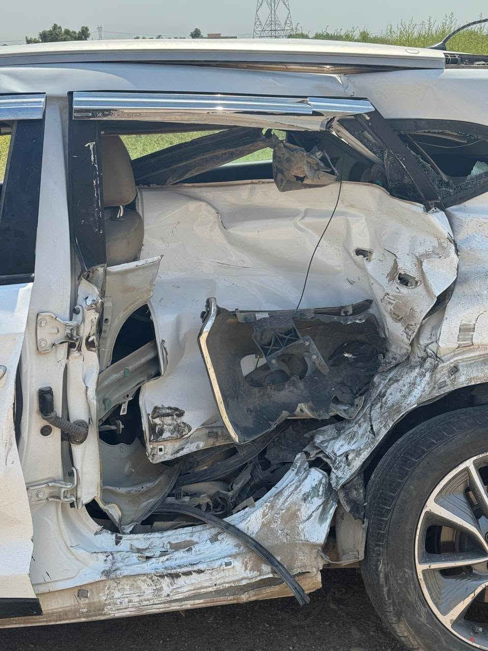 توسان ١٨ بيها حادث بيبان جارملغ خلفي
على وضعها ابيع
***********
سعرها ٨٥ مجال بسيط
