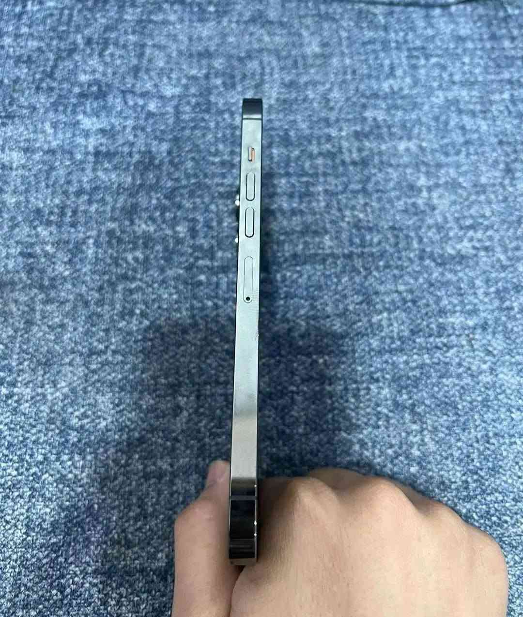 ايفون 13 برو ماكس ع وضع الشركه للبيع او مراوس ب اي ايفون :- 
لون اسود نفطي 
ذاكره 256 
بطاريه 85 
شاصيه كفاله عامه حت من الزلغ 
كامل ملحقاته كارتونته وكيبله الاصلي الحد هسه ممفتوح بعده بستيكرات الشركه وكفرات ٢ وحمايه للكامرات 
الجهاز ع ايد وحده من الشركه الحد هسه كفاله عامه من كلشيي ع وضع الشركه زلغ مابي السعر 690 العنوان بغداد ويوجد توصيل لبغداد فقططط غير متواجد ع ماسنجر فقط واتساب ورصيد 
*********** بغداد, العراق
