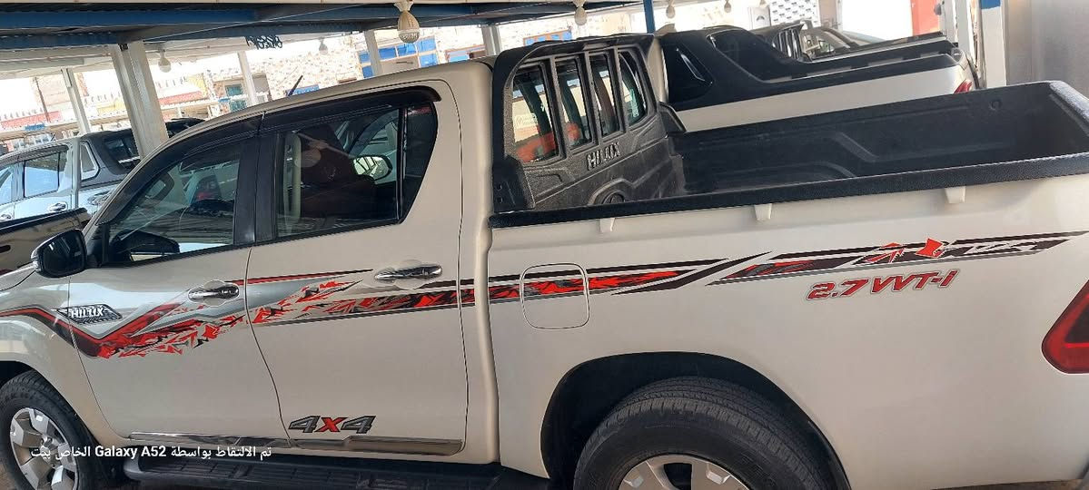 اللهم صل على محمد وآل محمد
تويوتا هايلوكس فور ويل 4×4ساز فول مواصفات 
مكفوله من صبغ وتبديل كير عادي ماسي٢٠٠ الف
السعر 260 ورقه 
***********
***********

نص مكتوب في الصور:
- تم التقاط بواسطة Galaxy A52 الخاص بي
- تم التقاط بواسطة Galaxy A52 الخاص بيت