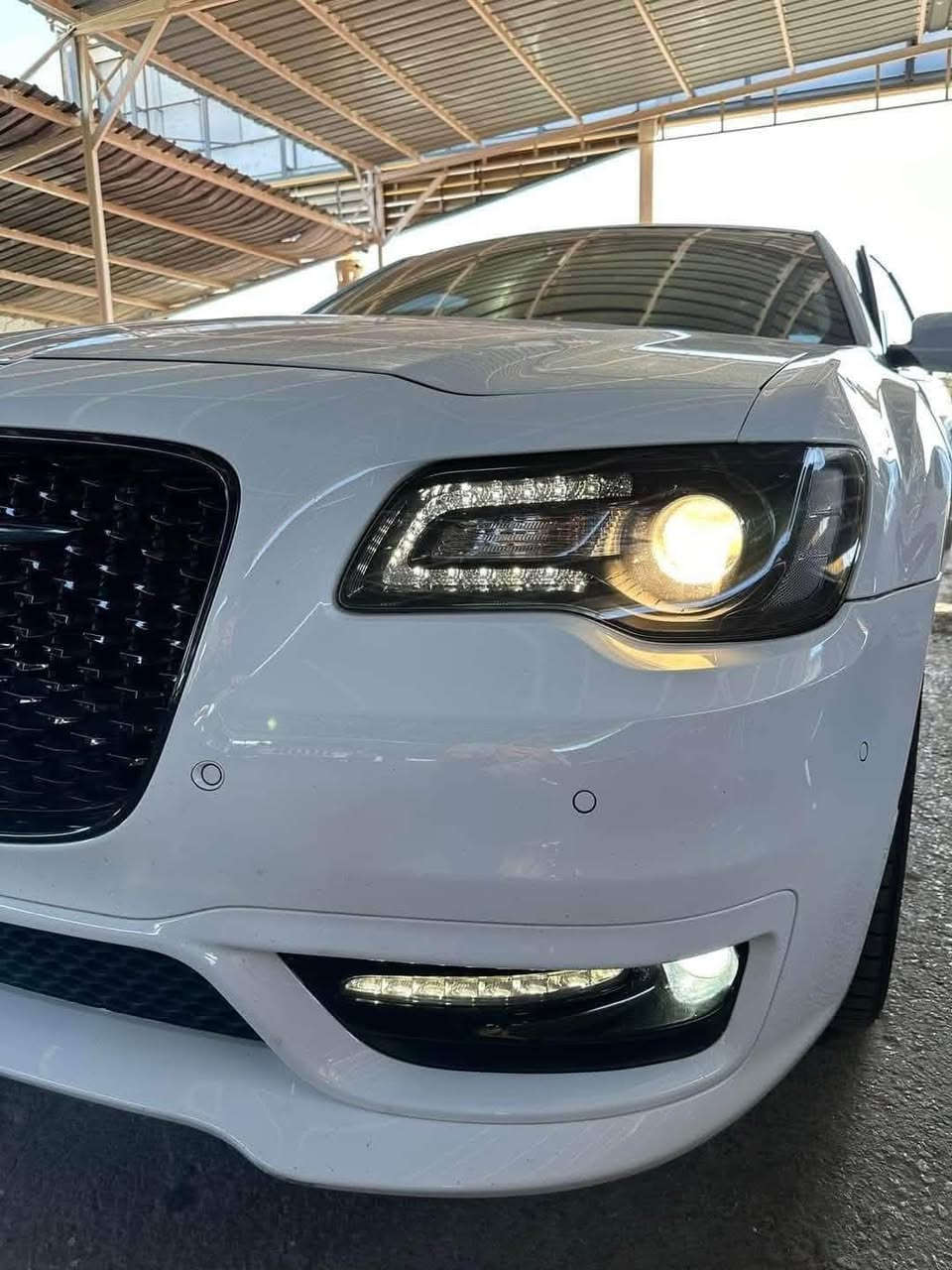 كرايسلر 300 • تفاصيل قليلة • نص عن ذهب