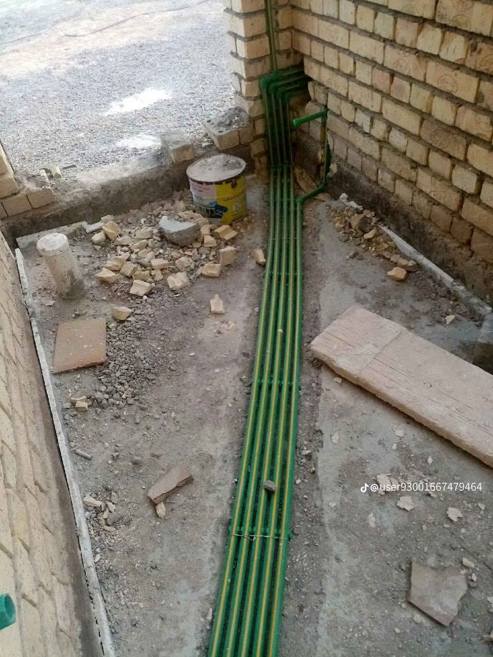 السلام عليكم 
متفرغ 
سباك ماء مجاري ربط مجاري ع شارع 
ربط ماء من الرئيسي 
ربط أو ترتيب مرازيب السطح  بسعار مناسبه 
يوجد كادر التزفيت السطح او تنضيف البيت داخل أو اي مكان
اي استفسار ***********

نص مكتوب في الصور:
- @user93001667479464