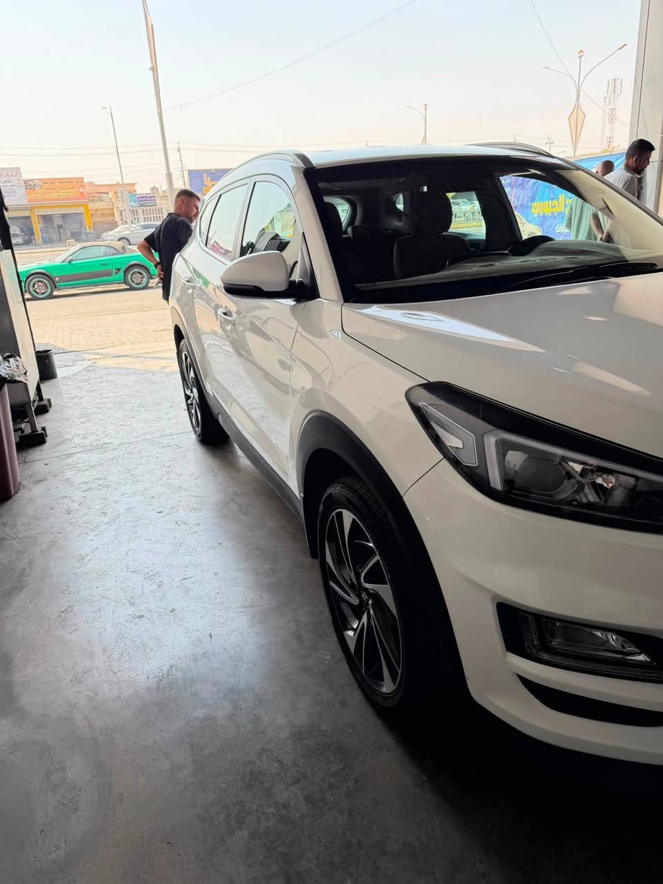 السلام عليكم 
هونداي توسان  2019 جيكي ماشية 102 كم حقيقي بدون ضرر كلين فقط باب خلف السائق بيه رصعة 
السيارة بحالة الوكالة كلشي بالشرط مواصفات حساس امامي خلفي شاشة كامرة كشن كهرباء شاحن موبايل  بصمة مثبت سرعة سنوية هزة جديدة 2031 السيارة باسمي 
*********** كركوك
السعر 179
