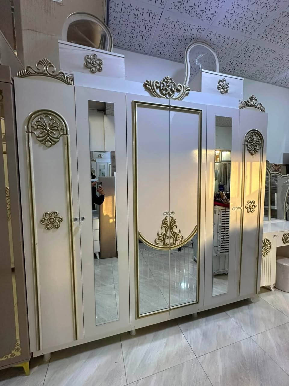 تاخم نوسـتن8 پـارچـە ماشالله ي ده وێ 
ماڵ دۆستە  زۆر کە م بە کار هاتوە
دؤشه كي زور باشي له كه له
نرخي زور گونجاوه په يوه ندي بكه ن تاكو ماوه
بئ دؤشه كه  ماشالله ي دووێ    
پــێشـانگـاي ســه یــوان پـاڵانـي 
◀️***********
📲*********** viber
🌐کە لار-ناوبازاڕ مــه زاده کـۆنە کە  
🚛گەیاندنمان هەیە بۆ سەرجەم شارەکان🚚
↩گۆڕینەوەش ئەکەین بە 
      کەلوپەلی ناوماڵ

