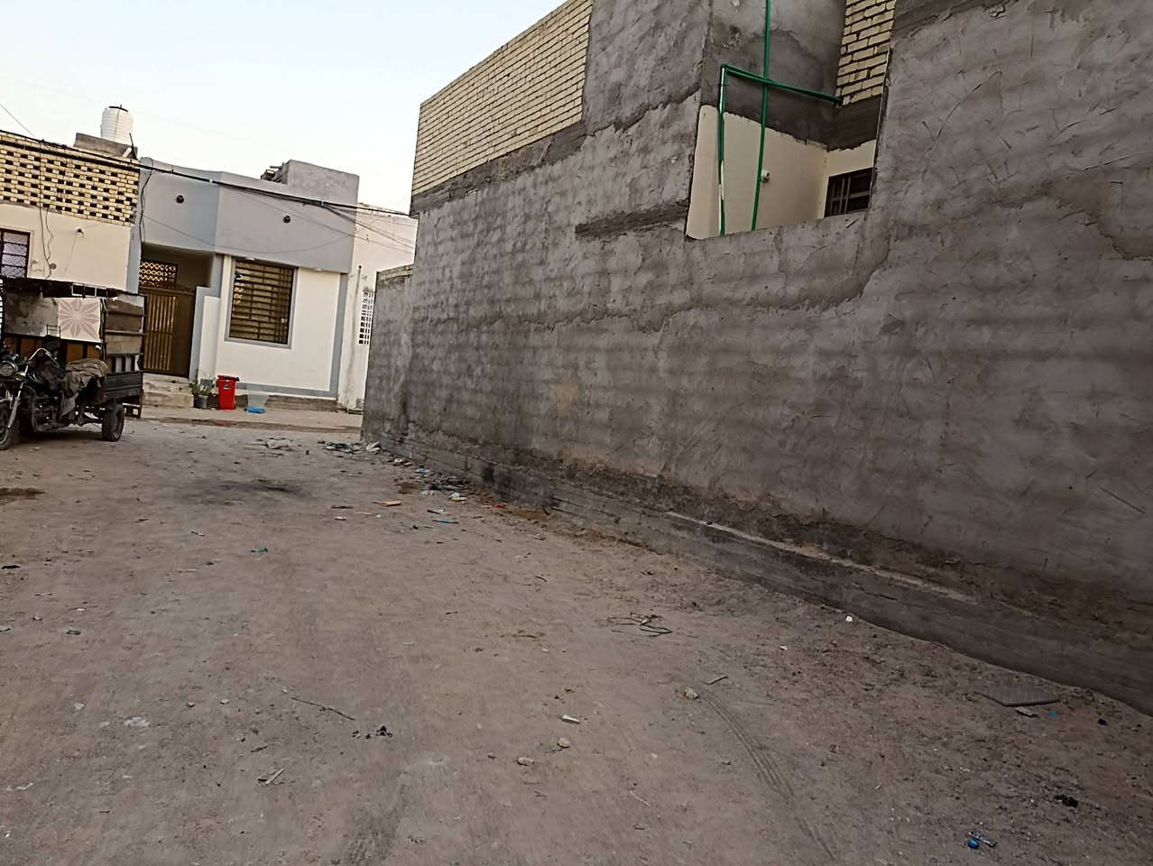 عرصة زراعي 100 متر مربعة للبيع منطقة سكنية متكاملة باقية بس هي ما مبنية مع جميع الخدمات 
حي ميسان قرب سكلة الكرعاوي بشارع الزوار 
***********
