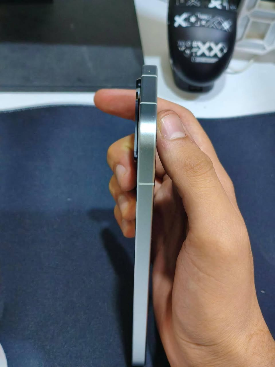 Poco F7
جهاز نضافة 100% مثل ما موضح بصور 
شاحنة الاصلية ويا بسرعة 90W,  بطارية الجهاز 95% ومساحة التخزين  256 
جهاز كامل مكمل بس بدون كرتونة ،يجي ويا 4 حافضات غير مستخدمات  ،
مكاني بغداد البلديات ،والسعر راح يكون 460
***********

