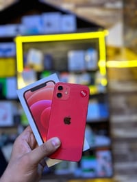 ايفون ١٢ • ٦٤ • بطارية ٧٩