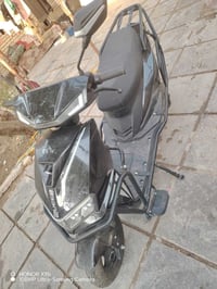 دراجه. شحن للبيع  دراجه جديده صارله 20 يوم من اخذته ملف 3000 شحن يمشيك...