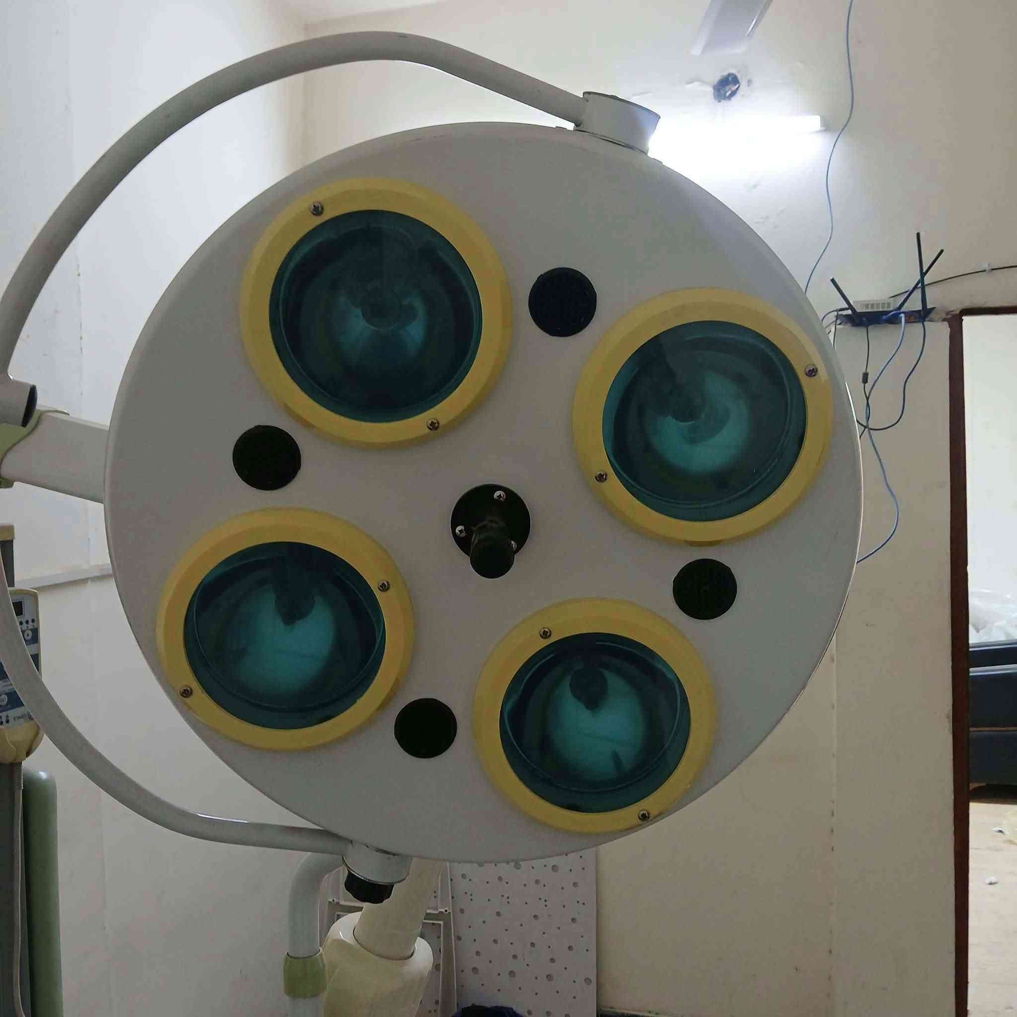 OT Light 😍
4 halogen Light 🔅 🔅 🔅 🔅 
توفرت قطعتين فقط 🌏🫆🧿
بدون ظل 👌حتى التصوير راح يصير احلى 🥰 
تستخدم في الحقن 💉  والعمليات الصغرى ✅
 💸٣٥٠ الف 💸
 
***********
