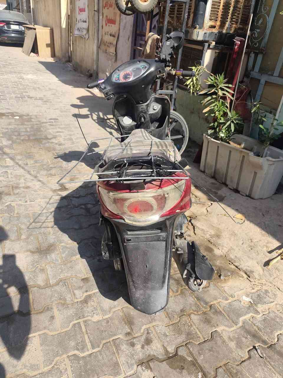 االسلام عليكم كامكو جي فور دراجه اي نقص مابيه كهربائيات سلف بريكات تخبل غراضه موجوده وكامله كله ملاحضه الستاند وشاحنه وسوبايه مو وياهن تايراته  جدد كابريت نضيف دراجه نكره سلف حلوه صالونصه طاكه فقط رايده 200قفلل رقمي ***********بي واتساب
