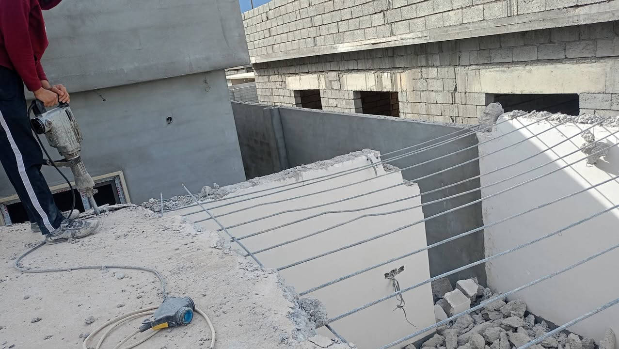 السلام عليكم
يوجد مقص لقص الاسطح و الارضيات 
و كادر تأسيس مجاري و مياه 
و ايضا متوفرة قالب لصب الحدائق 
و كادر تفليش صب 
الاستفسار ***********
