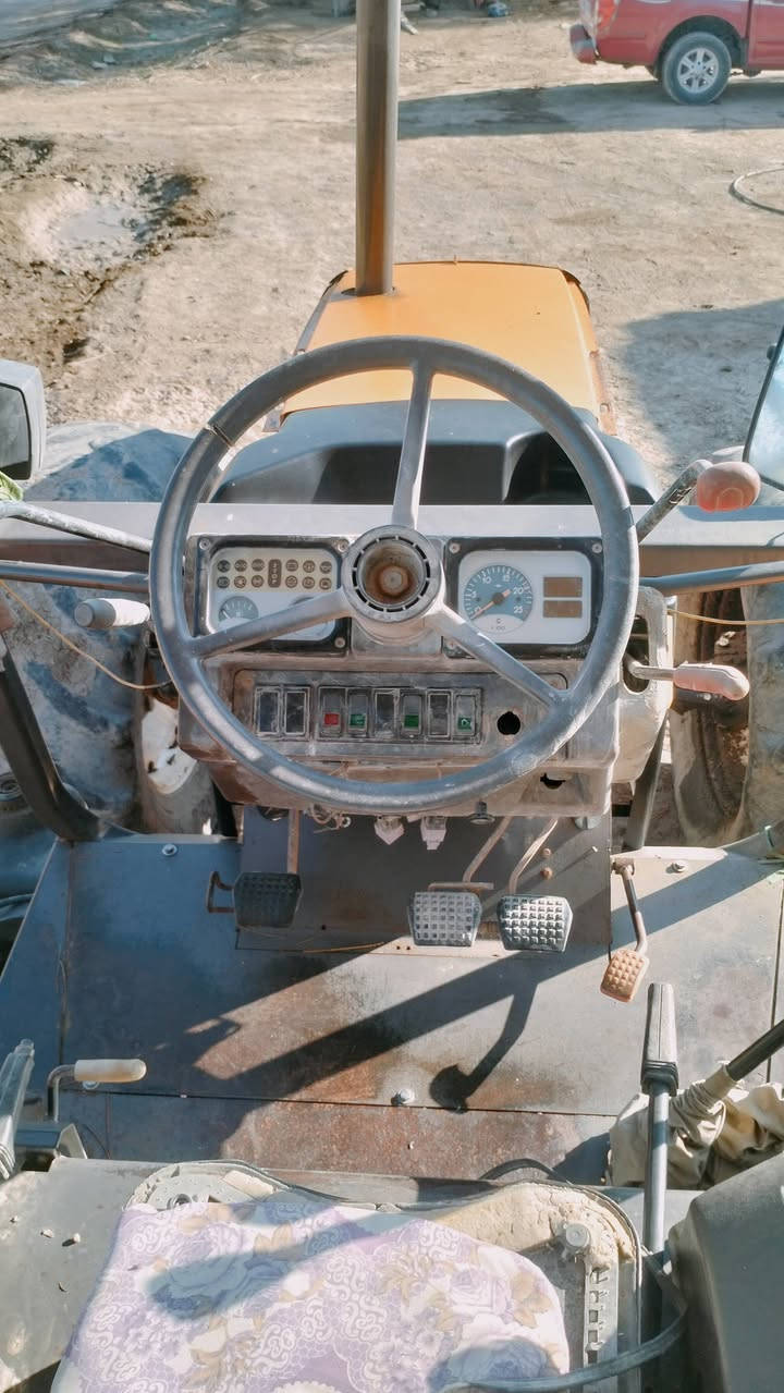 رينو موديل 2002 كتاب شركة بيها وكالة عامه جاهزه لشغل  كهربائيات جاهزه محرك كير كامله ما ناقصها شيء وراهه باذره *********** المكان بابل جبلة@
