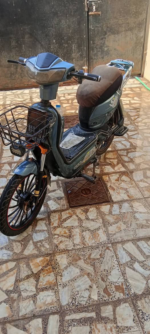 سلام عليكم من رخصت مدير الكروب 
دراجه شحن  بطاريات شادهن قبل شهرين 

سعر 450وبيه مجال حك الجيه 

دراجه نضيفه بس الكشن اسوي تعبان ومغلف 

البصرة ***********
