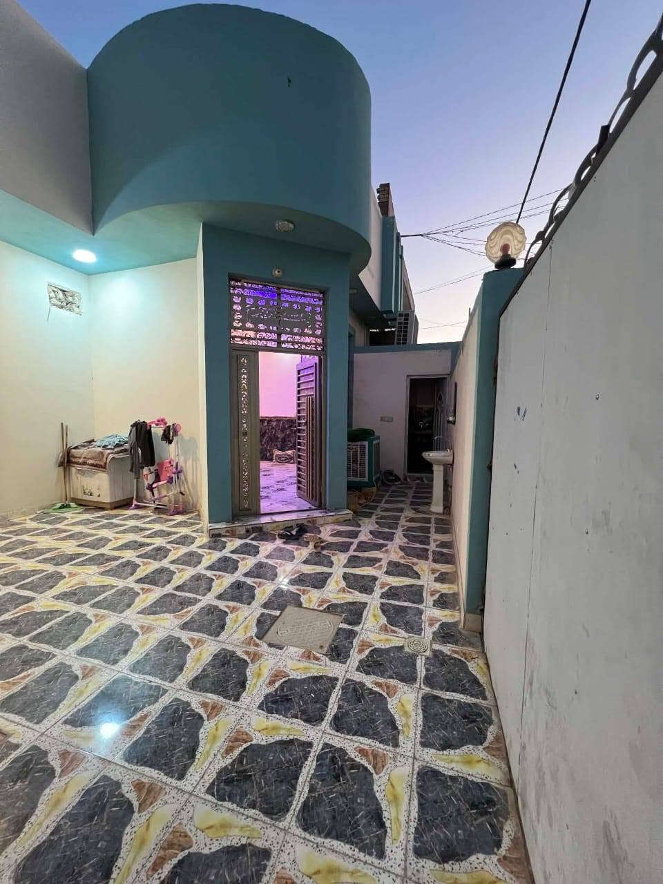اللهم صلي وسلم على نبينا محمد (ص) بيت 200متر في حي
نداء على شارع مجمع بيتي طابو صرف قرب جوهرة مول
رقم الجوال :***********
