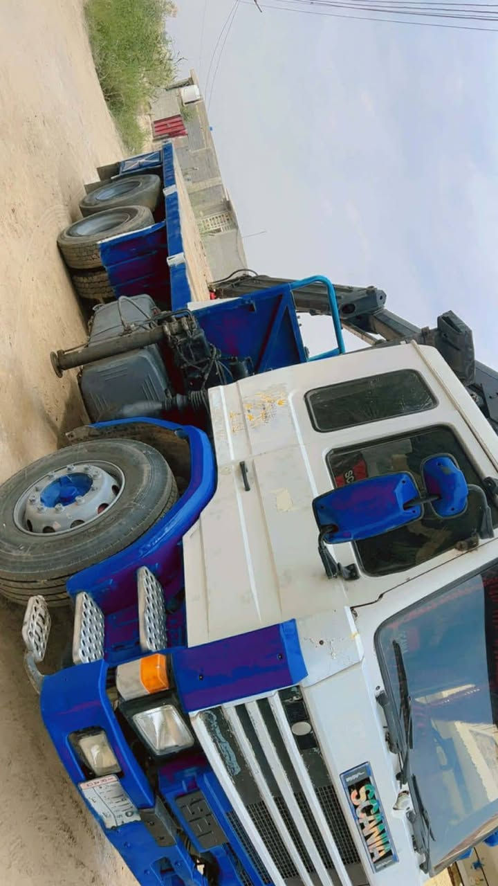 السلام عليكم كرين سكانيا ١١٢ موديل ٩١ جهاز ٧ طن مع برينه حفر جاهز بدو ن نقص اوليات جاهزه  للبيع ***********
