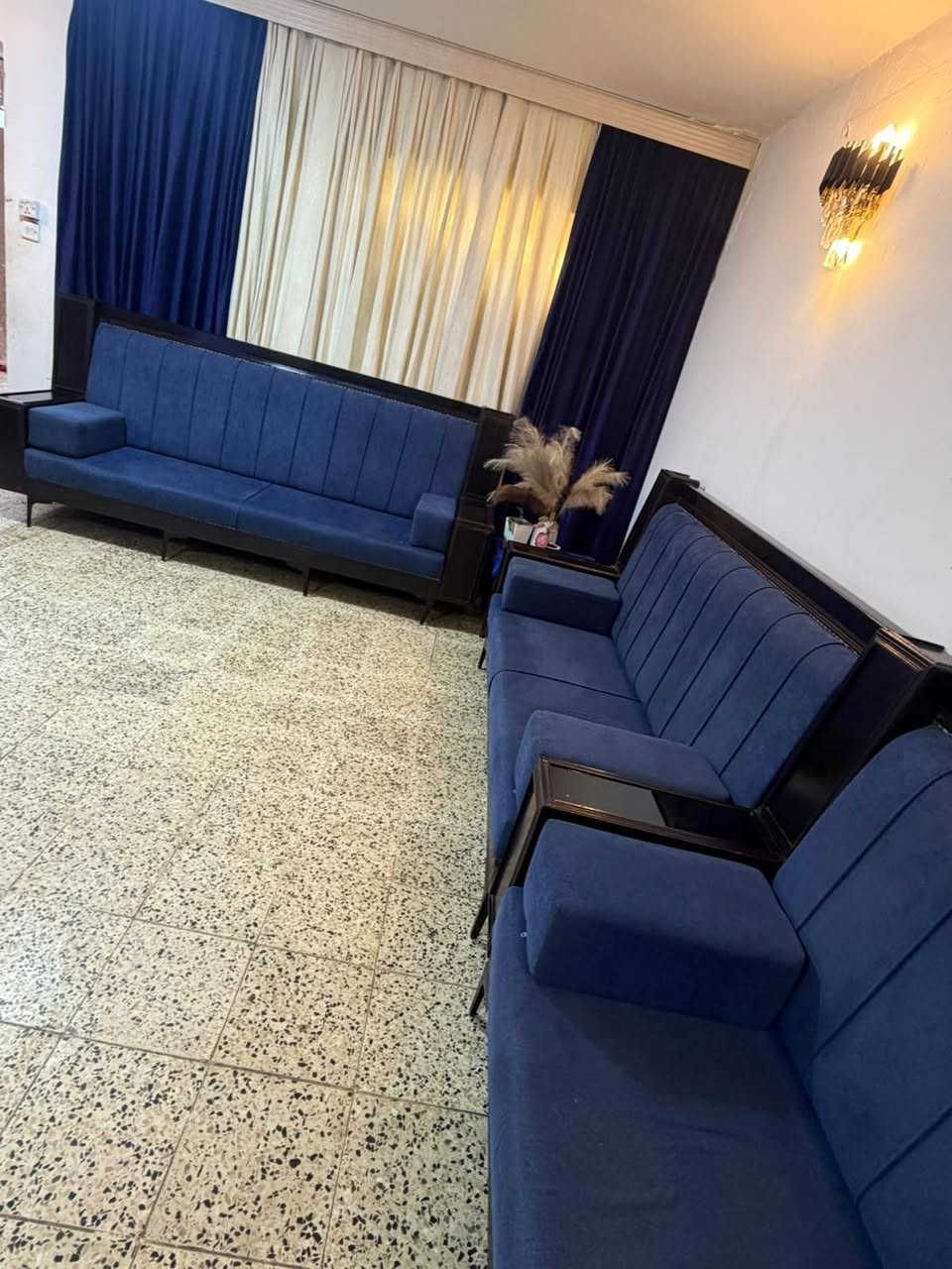 سلام عليكم عندي ديوان دعش متر هوه ولبردات مكاني بياع سعر مليونين
***********
