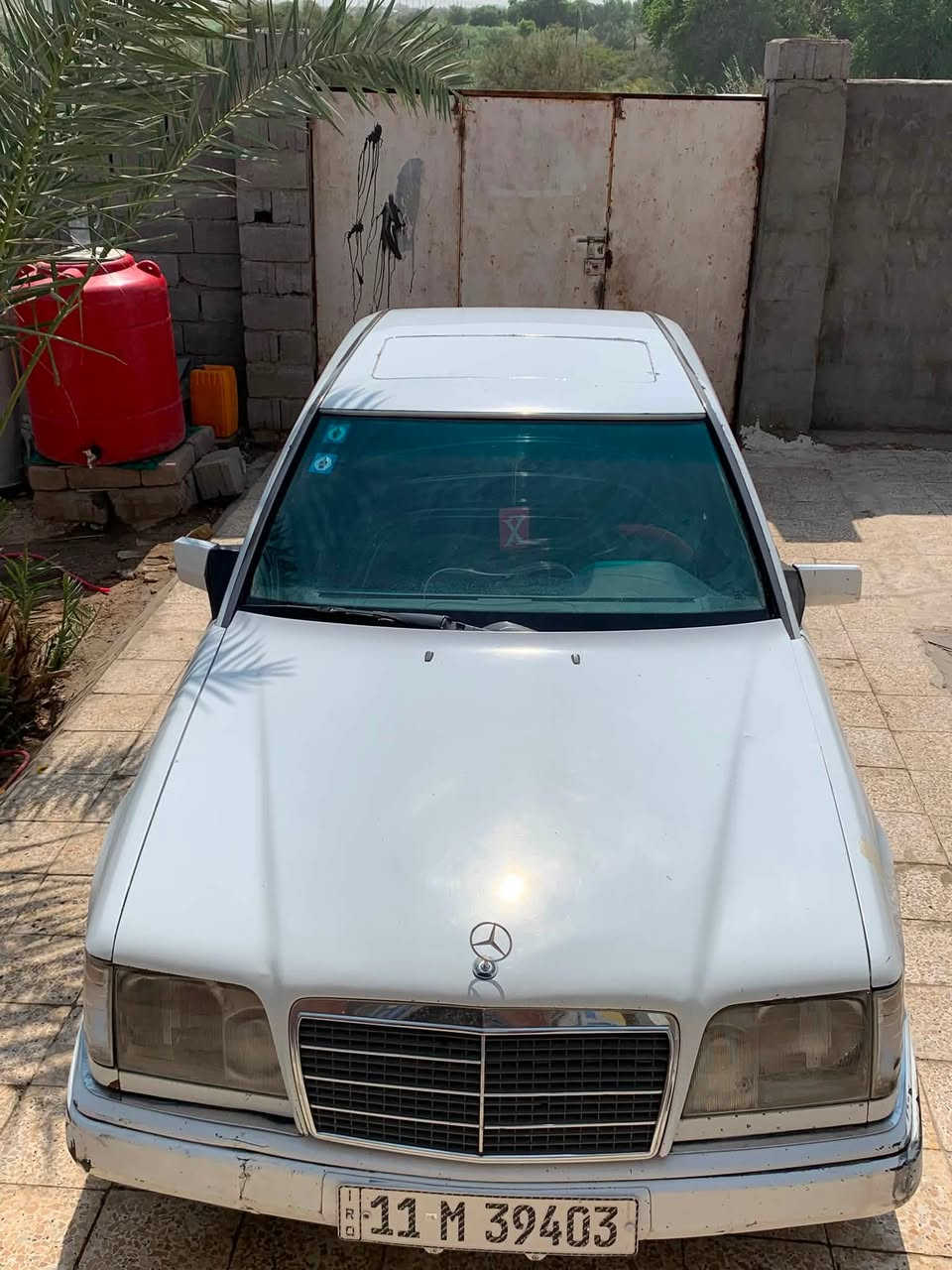 مرسيدس دب 
موديل ١٩٩٢
مكينه vvt 2500
تبريد شغال 
ركوك بيهن تعمير 
رقم جديد باسمي 
مكاني البصرة 
قضاء القرنة.     السعر ٤٠  تواصل ‭***********‬

